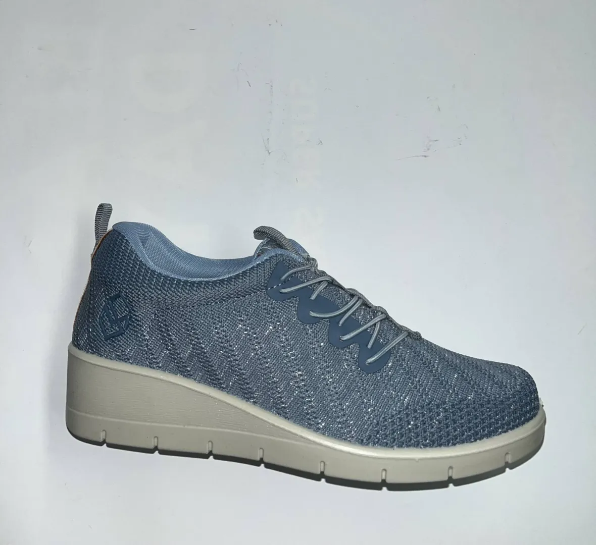 De MYSOFT zapatillas en textil para mujer con cuña en azul 25M200. M-526