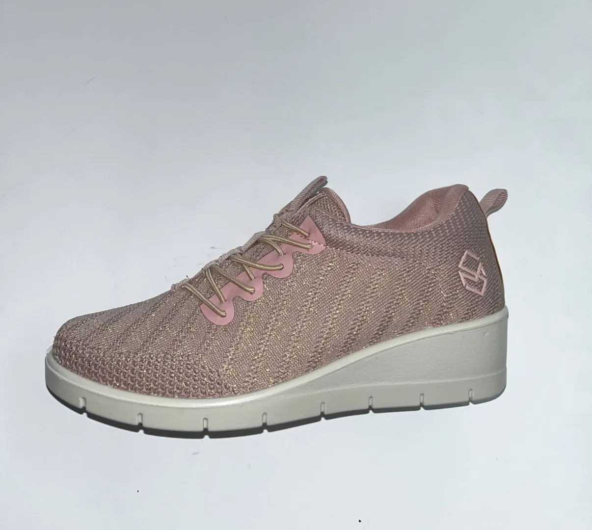 De MYSOFT Zapatillas en textil para mujer con cuña en malva 25M200. M-569
