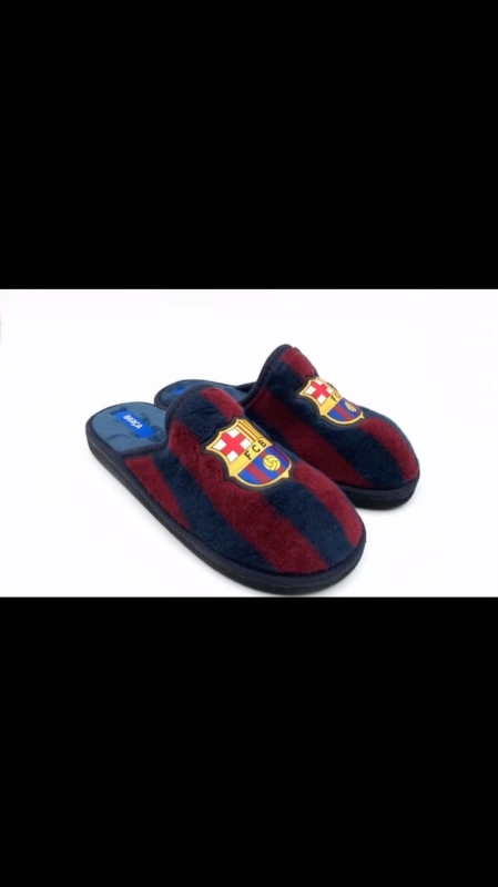 Divertidas y calentitas!!! wwwcalzadosavenida2.com Avda. Montserrat 199 Cerca del Remolar #zapatillas #zapatillascasa #zapatillashombre #elpratdellobregat